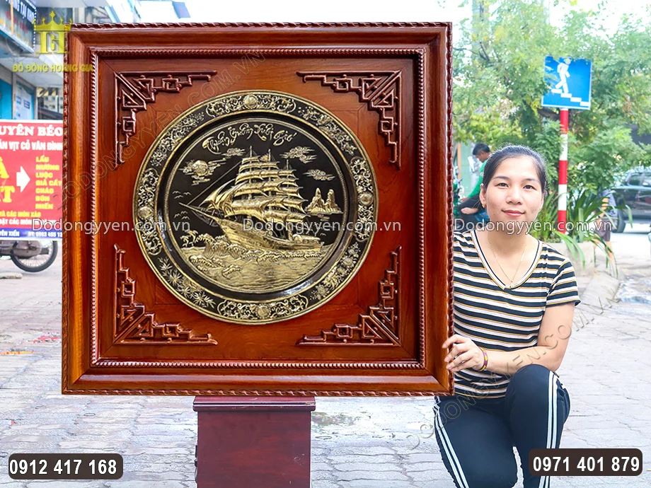 Khung tranh bằng gỗ gụ tự nhi&ecirc;n